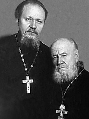 Отец и сын: протоиерей Михаил Гундяев и священник Василий Гундяев 
Фото 1950-х годов
