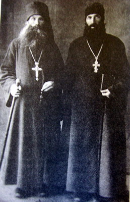 архимандрит Серафим (Шахмуть) и иерей Григорий Кударенко (впоследствии архимандрит Игнатий) 